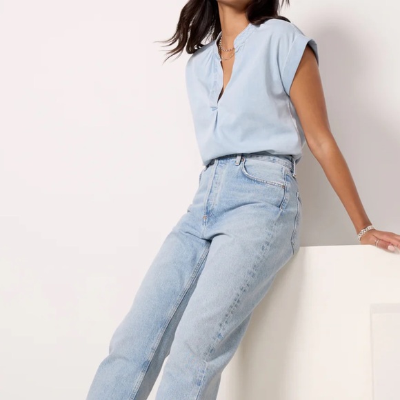 Cloth & Stone Denim Split Neck Top in Coastal Mist Wash - Picture 3 of 5